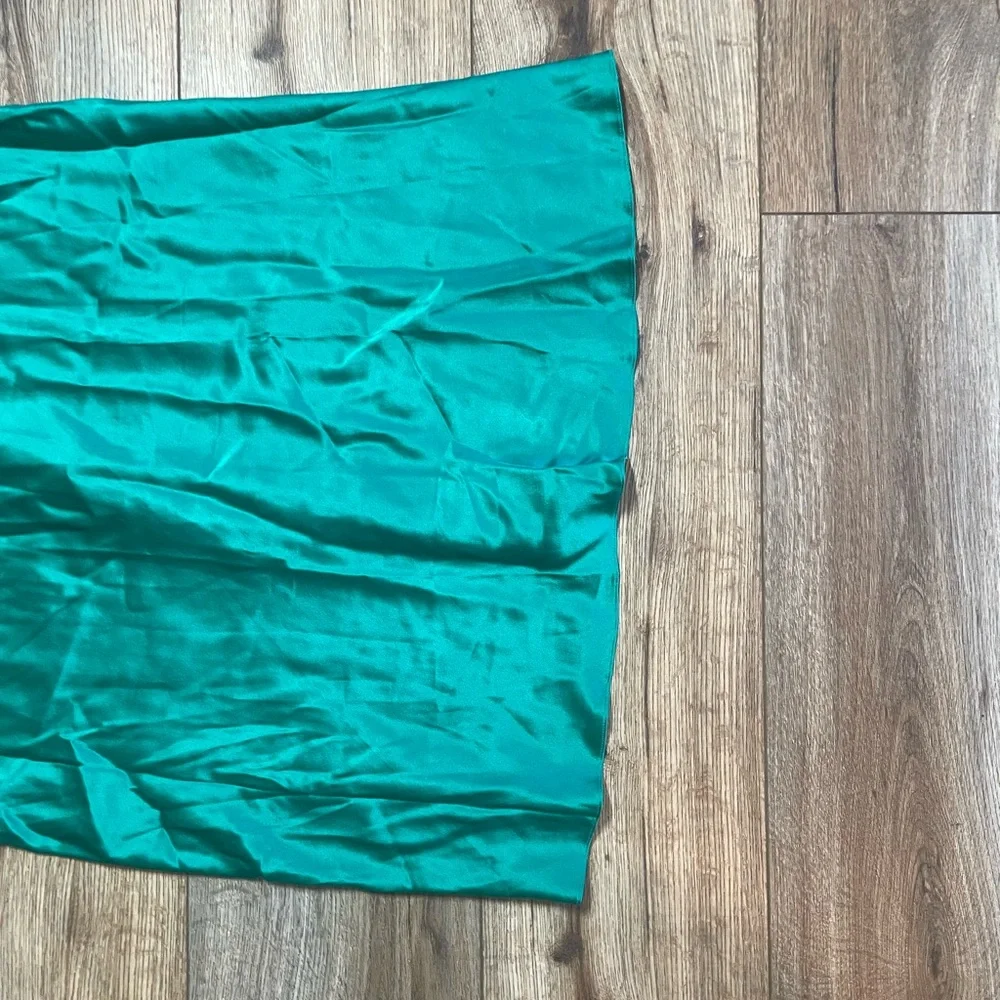 vintage Victoria's Secret 100% silk Victorian Romantic slip dress - Picture 2 of 11